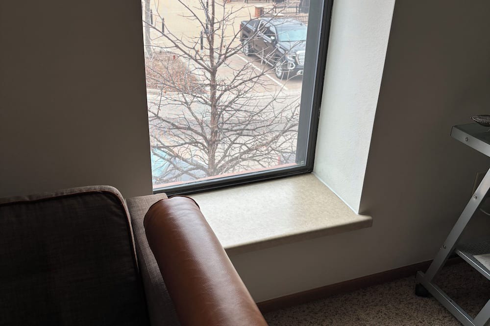 Stevens Point Condo | Charming 2-bedroom condo with AC, WiFi in Stevens Point Noise Potential