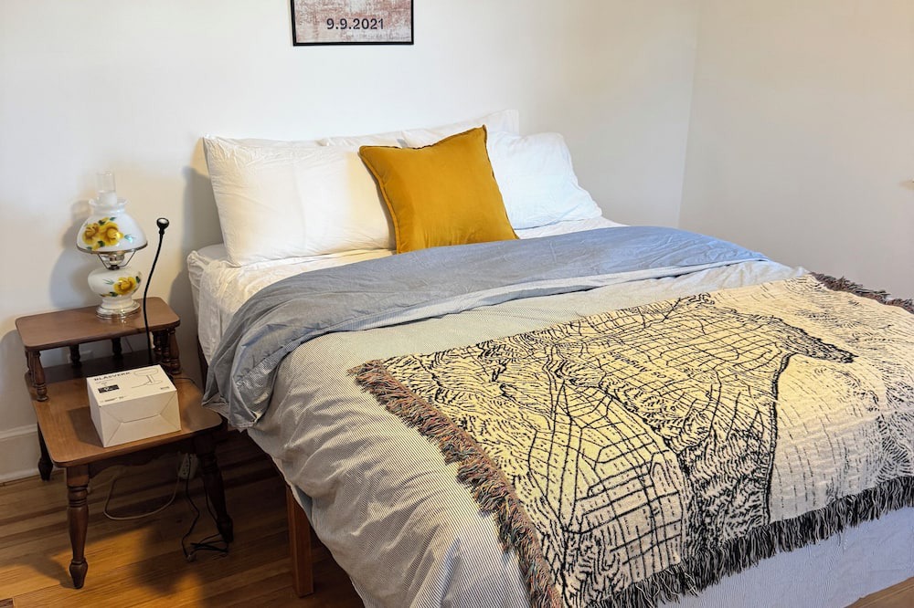 Verplanck Apartment | Newly renovated 2 story space with home office next to the Hudson River .