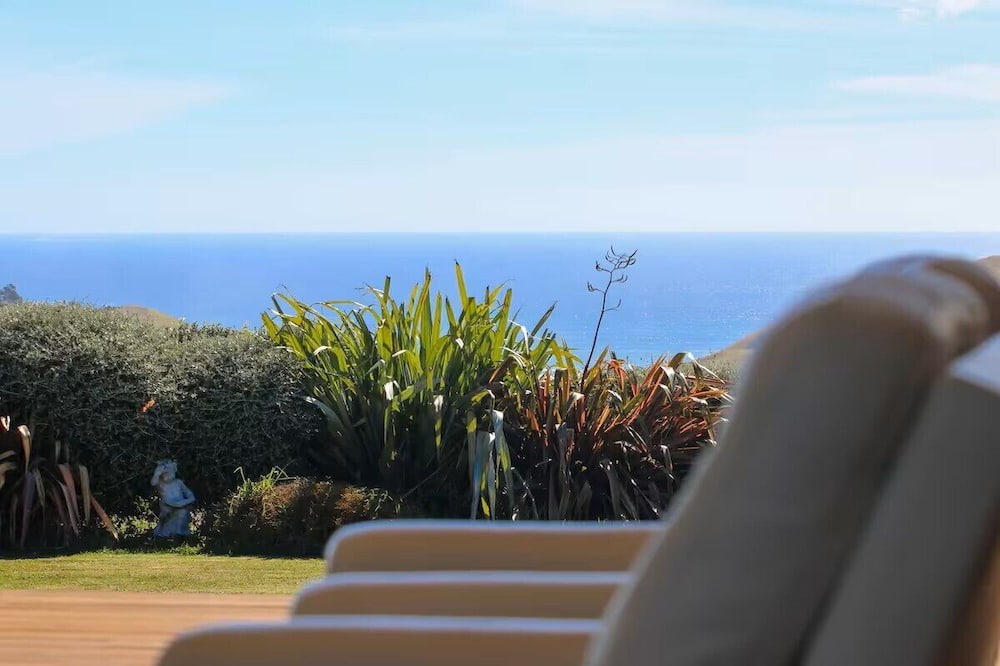 Raglan Bed & Breakfast | Raglan Retreat New Zealand w/Barrel Spa, Ocean View & Sunset