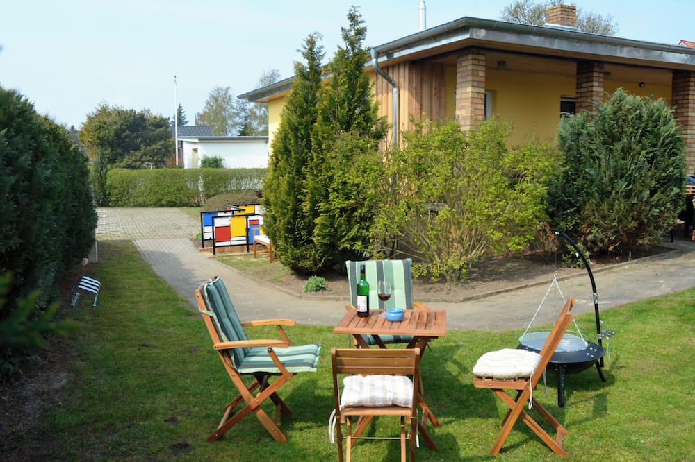 Am Schwarzen Busch House | Island group house Poel