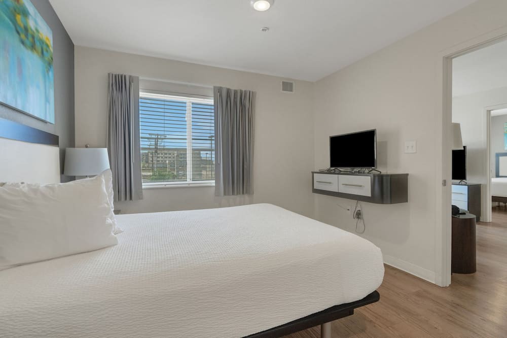 Far North Central Apartment | Simplicity At the Rim 1208 I Comfy 2 Bed 2Bath