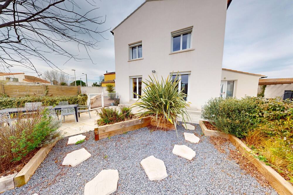 Vic-la-Gardiole Villa | Spacious 5-bedroom villa with garden in Vic-la-Gardiole