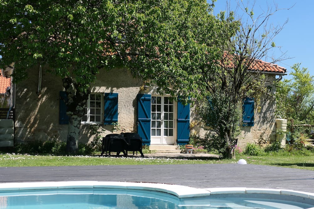 Sorges-et-Ligueux-en-Perigord Cottage | Gîte - Le Viennois: This cozy luxury 1-6 person semi-detached gîte