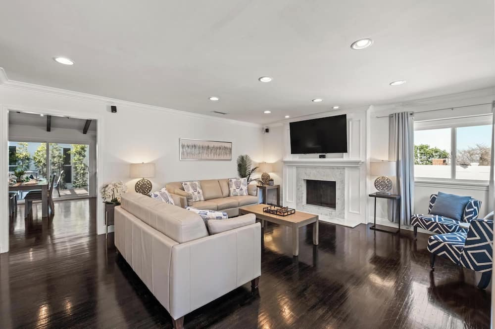 Rancho Palos Verdes House | Luxurious 6BR Retreat in Palos Verdes - Main House and a Premier Back House