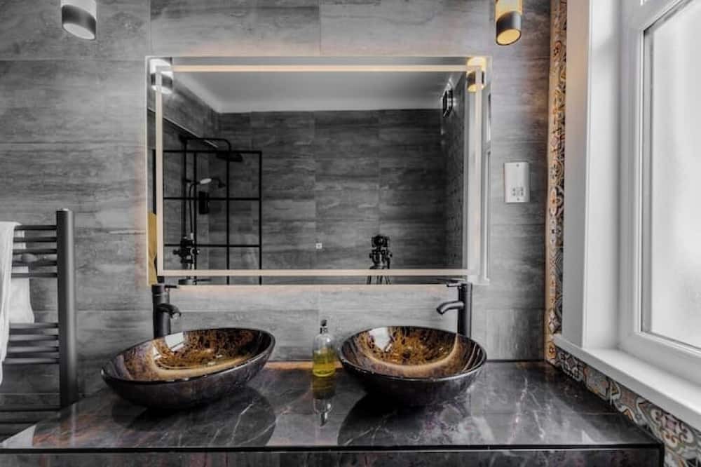 Alperton House | A charming House in wembley