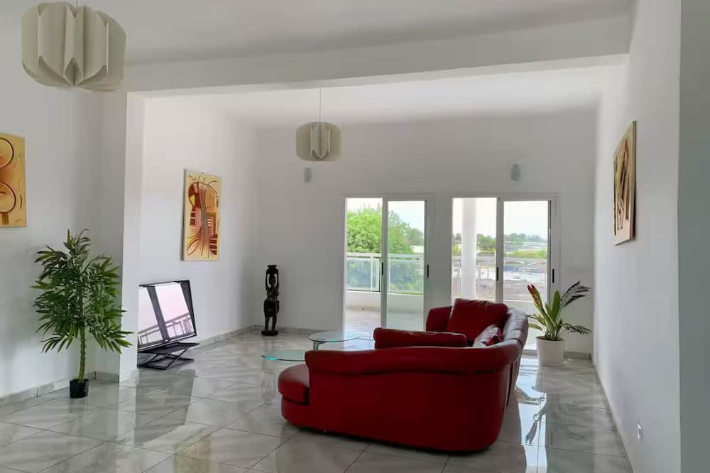 Assinie Bed & Breakfast | Kimberly room: idyllic setting with breakfast