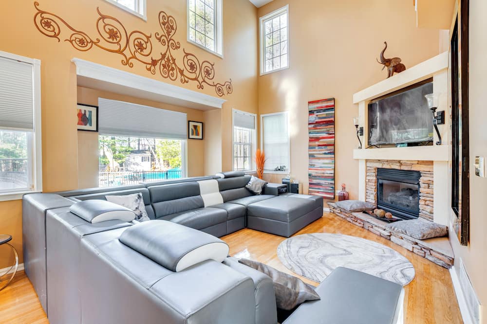 Jackson House | Theater & Game Room at Trenton Area Home