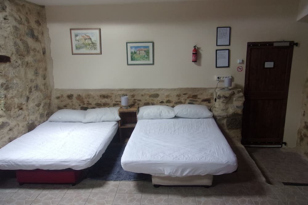 Saint-Pierre-du-Chemin House | Fortified Farm 10 Berth Dormitory