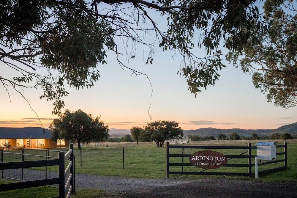 Moore Creek House | Ardington - 4-Bed Pet-Friendly with Pool