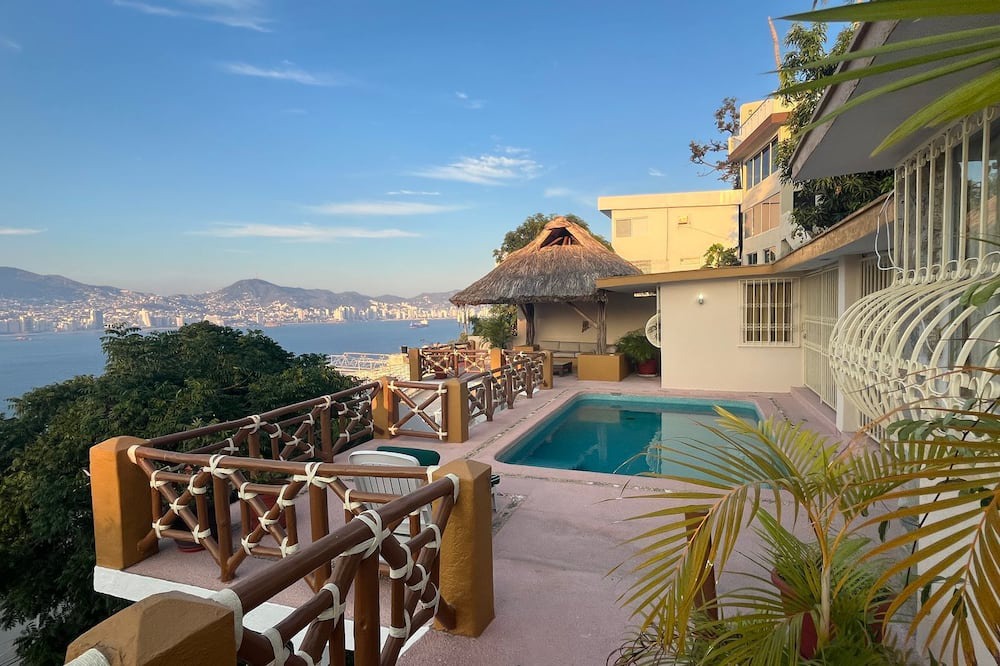 Acapulco Villa | Resting villa overlooking Acapulco Bay