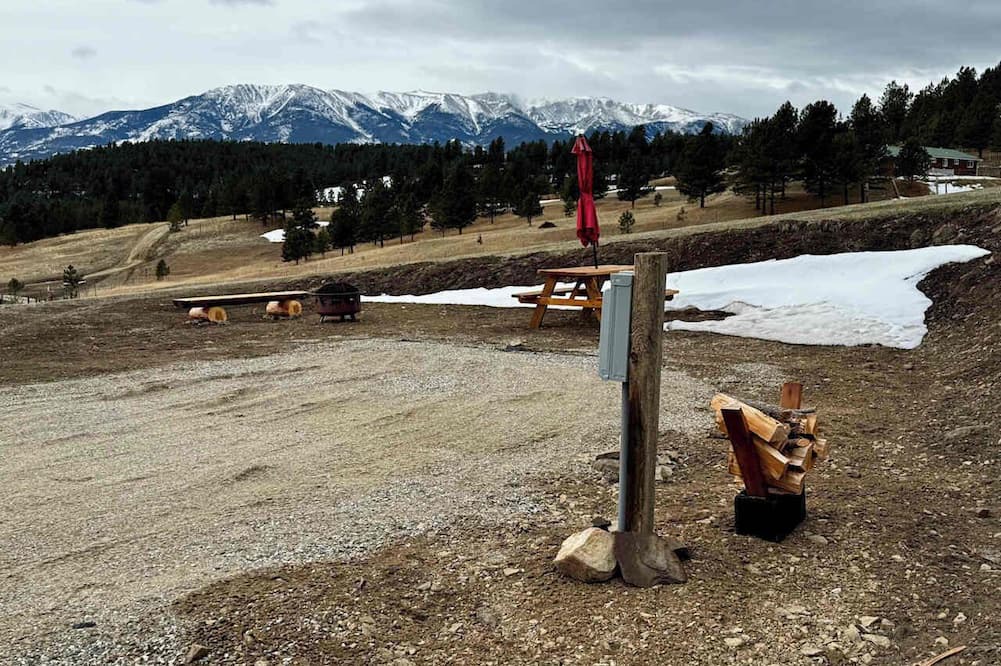 Fishtail RV Rental | Mystic View RV Site - Mountain Views - Pet Friendly