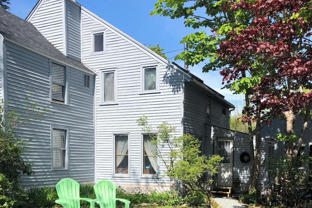 Brooksville Other | Peaceful 2-bedroom farmhouse in charming Brooksville, Maine with Wifi and AC