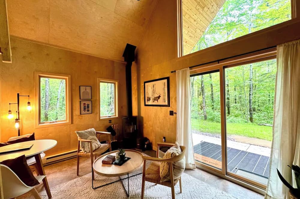 Cable Apartment | Cozy Trailside Nordic Chic Nature Cottage