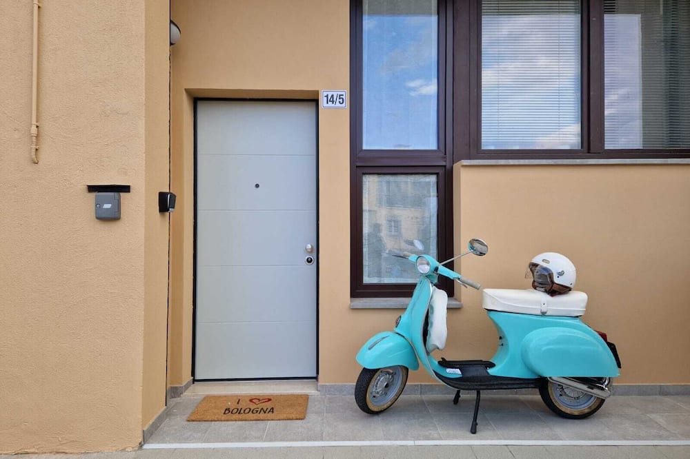 Province of Bologna Apartment | Full-service apartment in Casalecchio di Reno