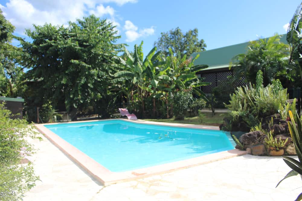 Sainte-Rose House | cottages with swimming pool and Spa 900 m from the sea