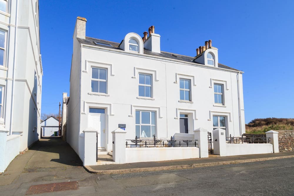 Port Erin Cottage | Spaldrick View Cottage - a holiday cottage that sleeps 6 guests in 4 bedrooms