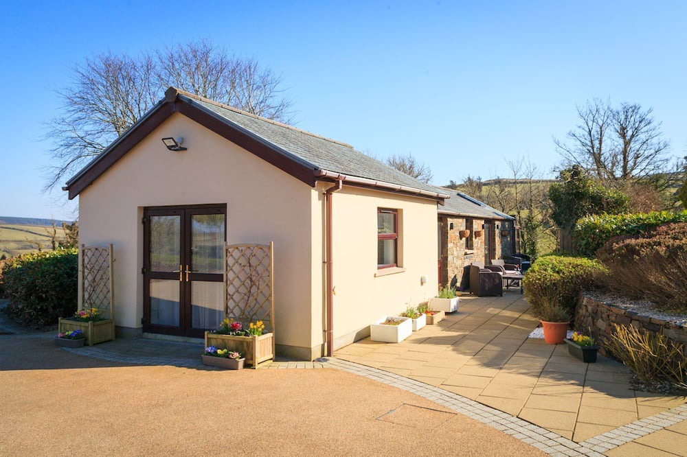Foxdale Cottage | Kerrowdhoo Farmhouse - a holiday cottage that sleeps 3 guests in 2 bedrooms