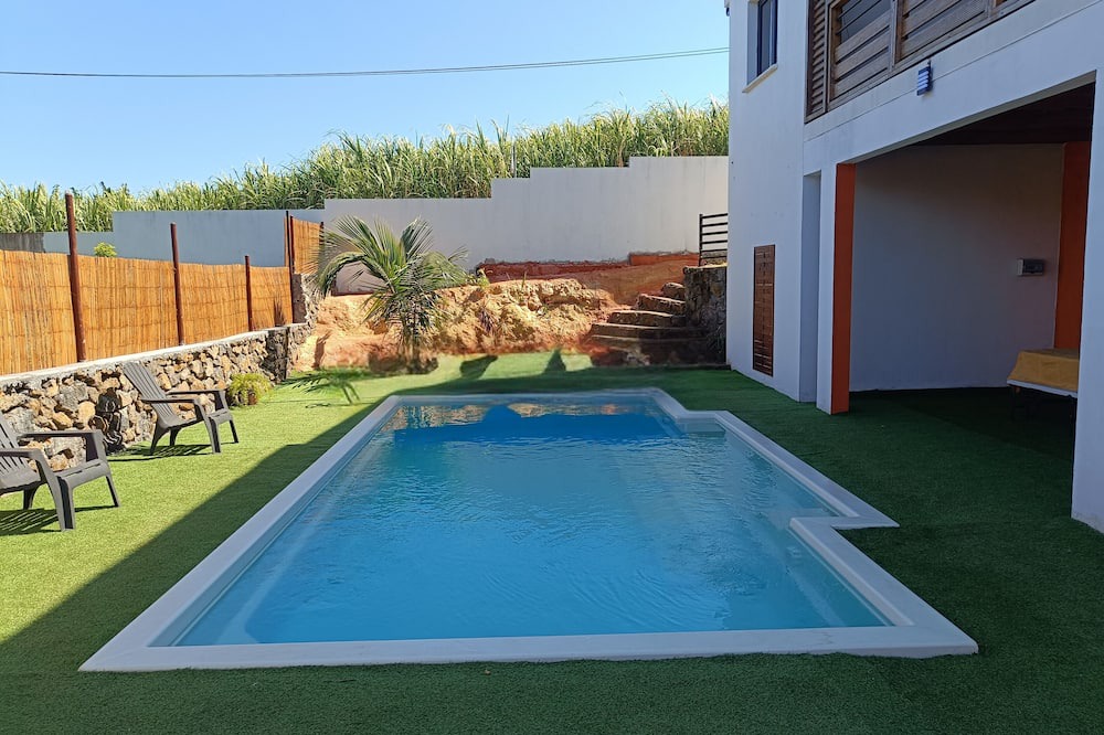 Saint-Joseph House | Bright Creole house with peaceful pool & view of the wild coastline