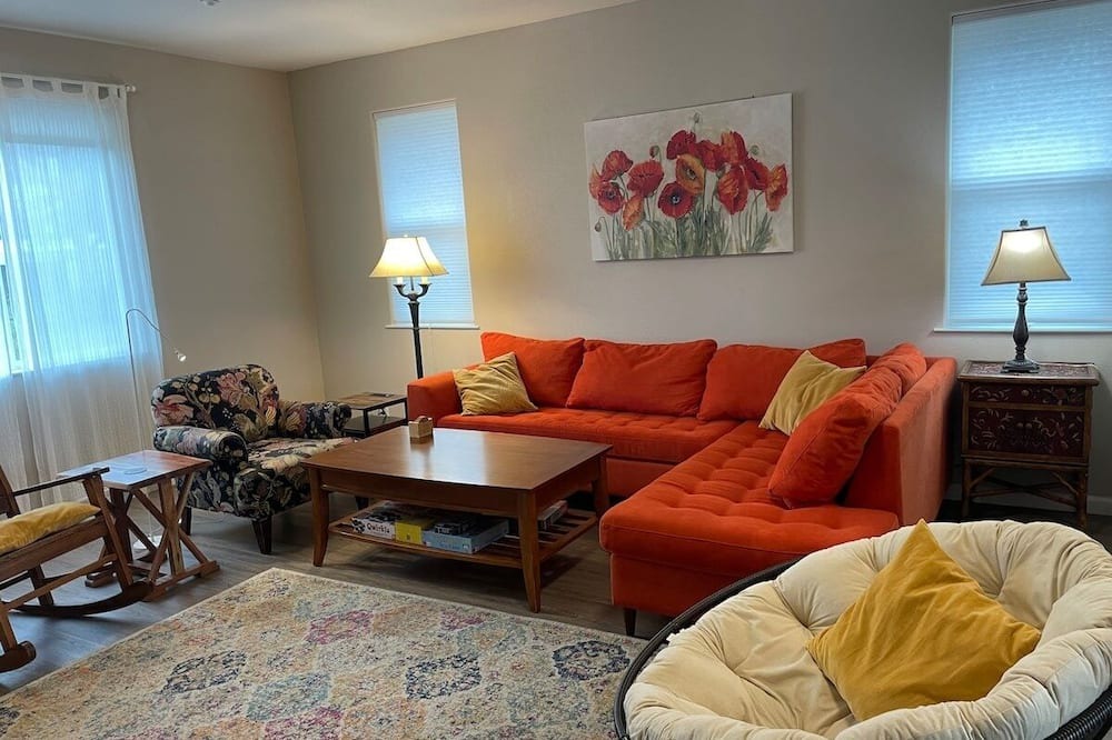 Middletown House | Tangerine Cottage spacious home