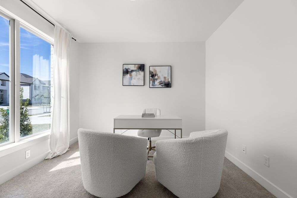 Katy House | Luxurious High Class 4Br Theatre Home