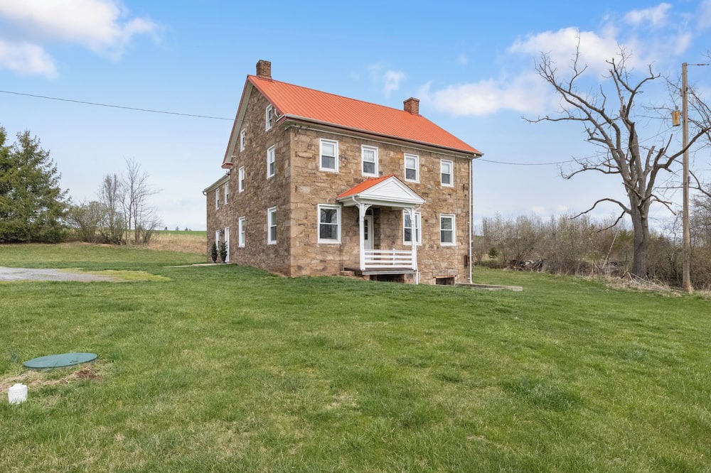 York Other | DOVER HILTON FARMHOUSE