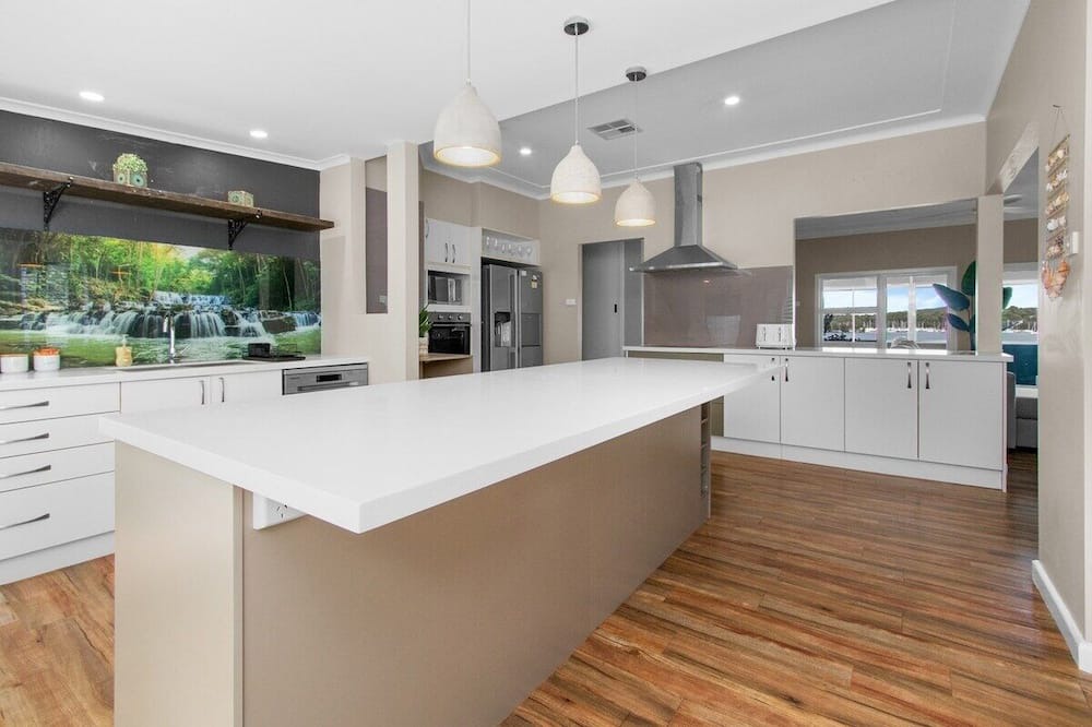 Speers Point House | Lakeview Retreat on The Esplanade