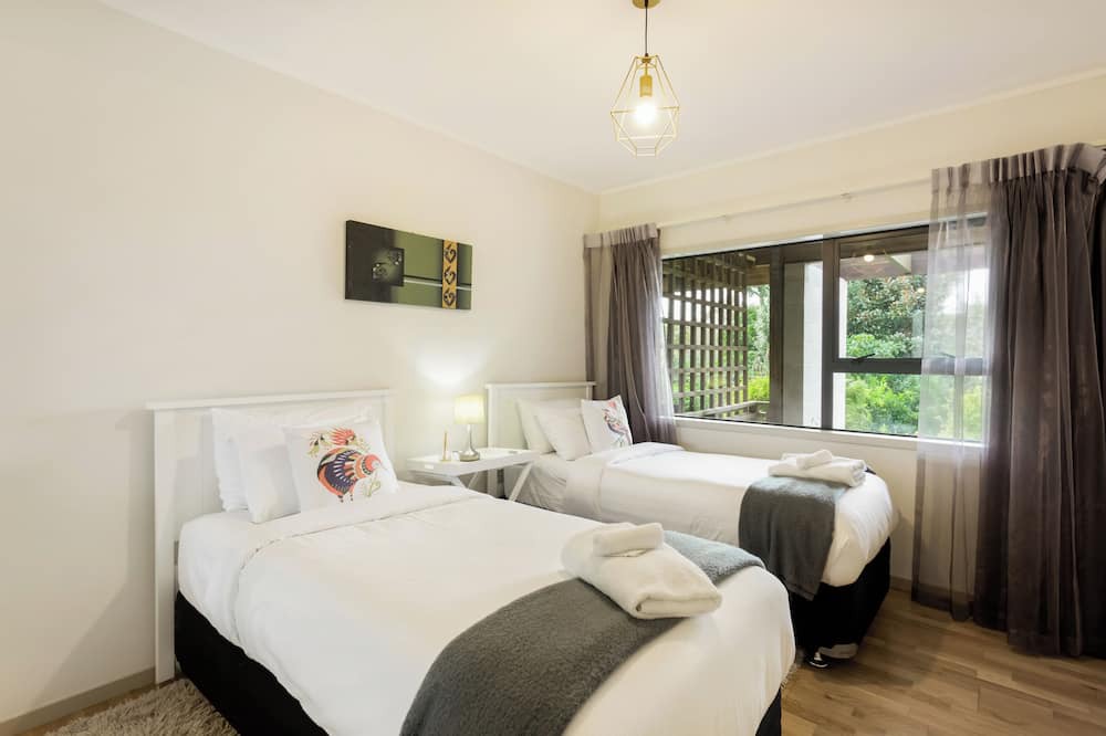 Bucklands Beach Apartment | Sea-batical Retreat.nDiscover your perfect, relaxing coastal escape.