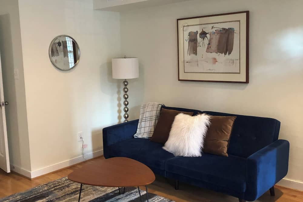 Logan Circle Apartment | A City Gem! 1 Bedroom Apartment in the vibrant Logan Circle Area