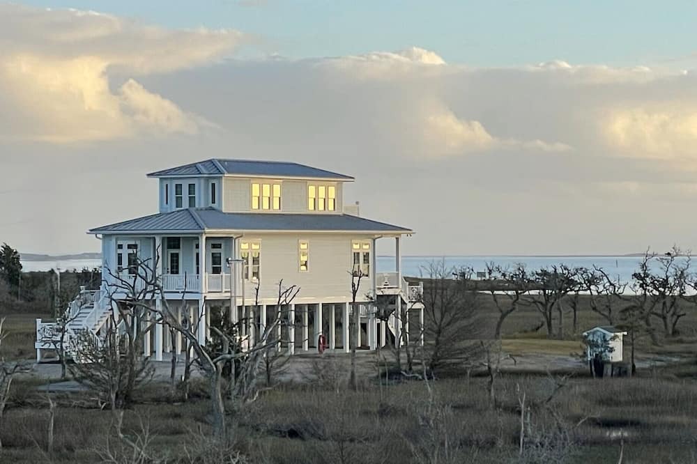Beaufort House | Private 8 acre waterfront property. New Construction 10 mins to Beaufort!