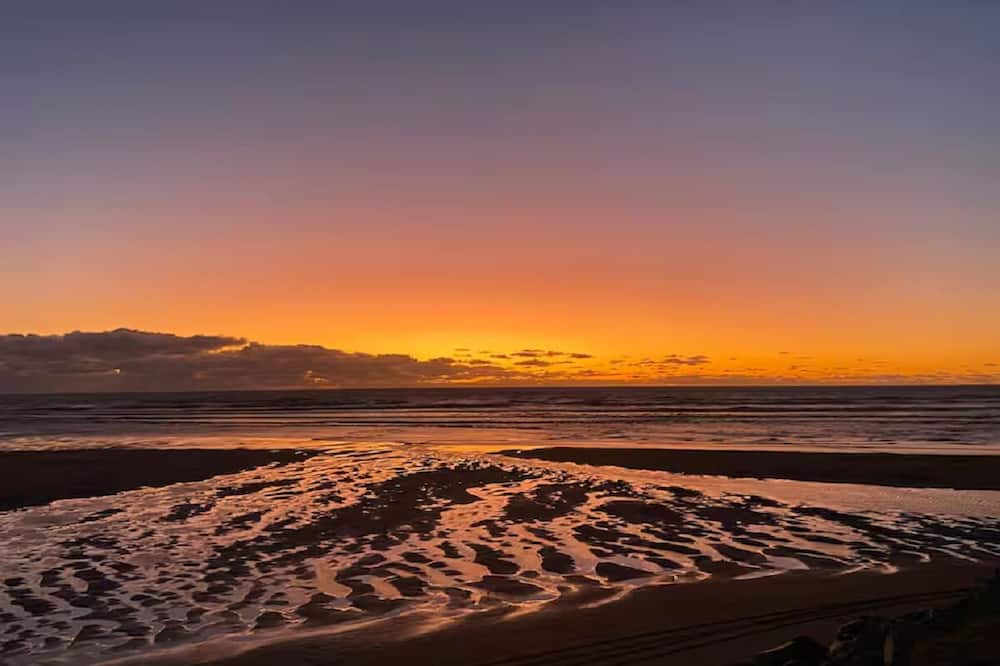Mokau House | Mokau Point Break