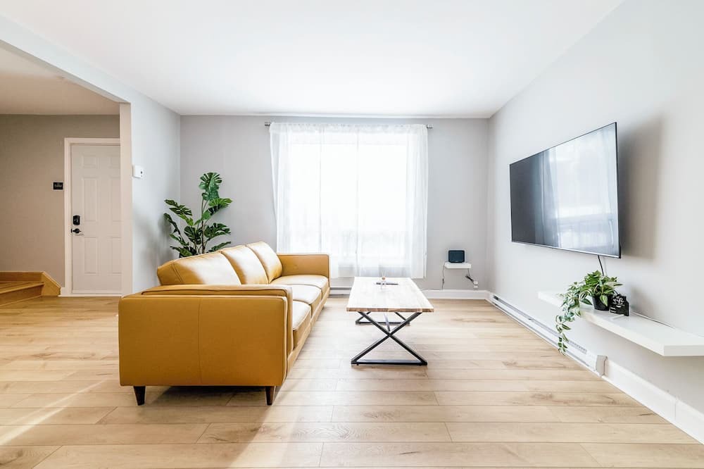 Greenfield Park House | Comfy/New 3 BDR house near DT,Hospital,2 parking
