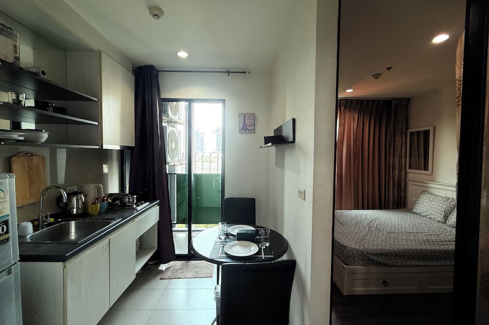 Phra Khanong Nuea Apartment | Modern 1BR Condo Pool, Gym Prime Sukhumvit 77 with AC, WiFi