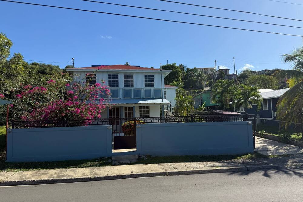 Culebra Pueblo House | Cozy 3-Bedroom Apartment in Culebra – Sleeps 6, Steps from Adventure!