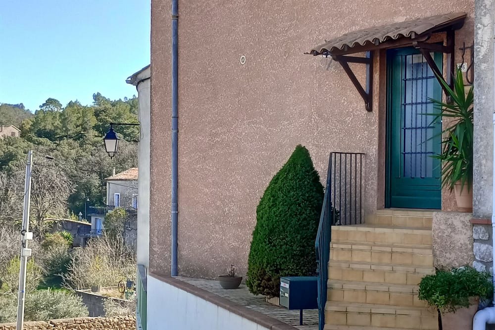 Liausson House | HOUSE WITH LANDSCAPED ROOF TERRACE AND PANORAMIC LAKE VIEW