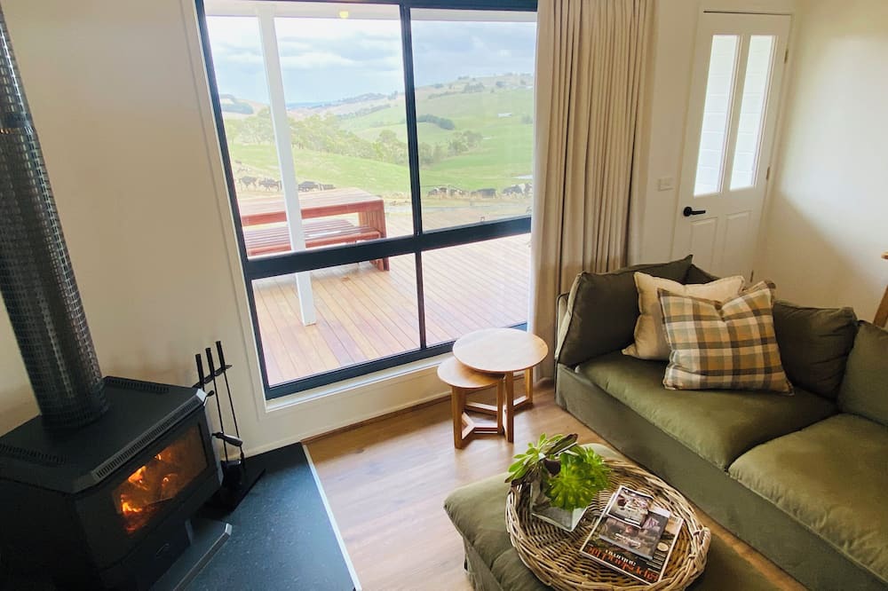 Korumburra Cottage | Stunning Country Views @ Oak Vue Cottage