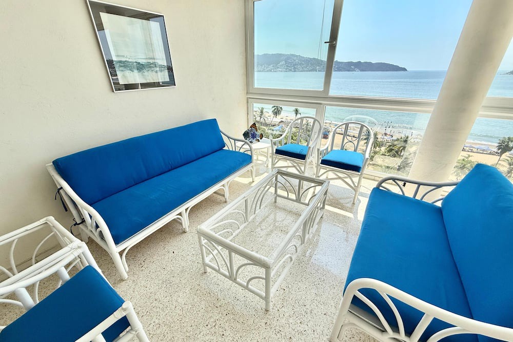 Acapulco Apartment | Centrally located apartment with spectacular view of the bay of Acapulco.