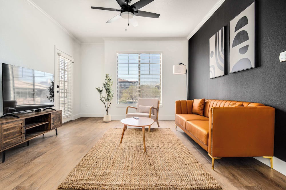 Glendale Sports and Entertainment District Apartment | Boulevard Stays 1BR by Stadium Pool, Parking, Gym 09