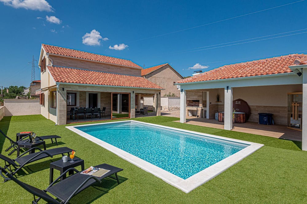 Sibenik House | Holiday house Sibenik for 1 - 6 persons with 2 bedrooms - Holiday house