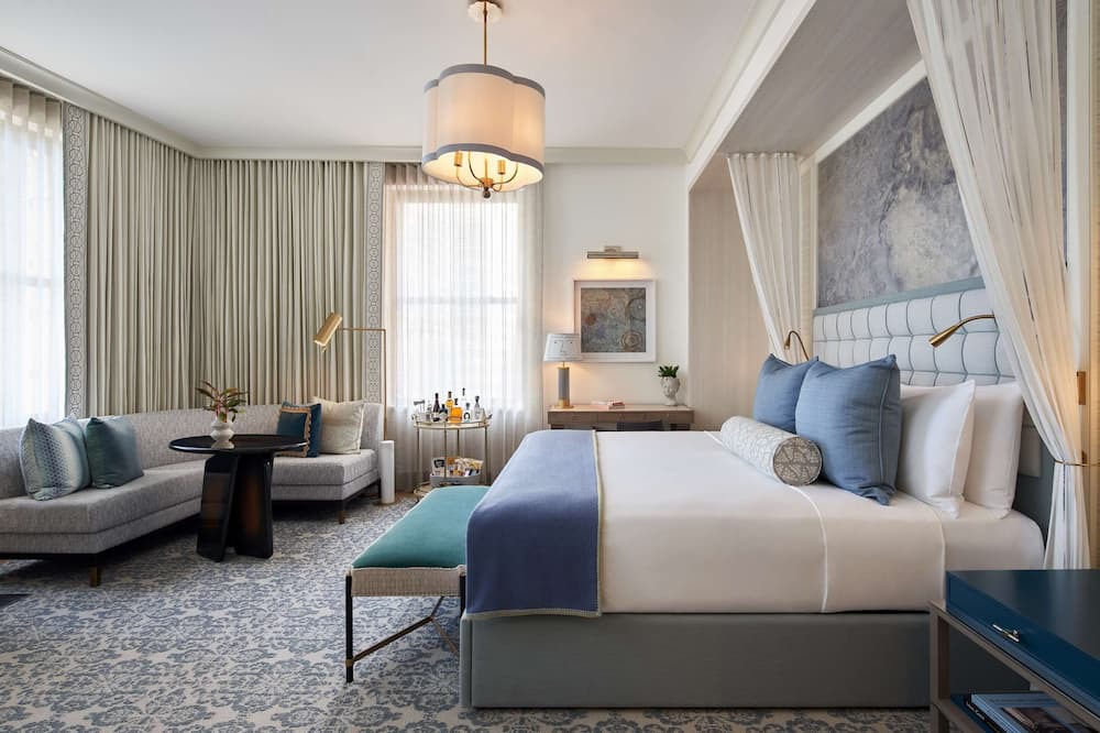 Financial District Hotel | 2 Connecting Suites at a 5⭐️ Hotel