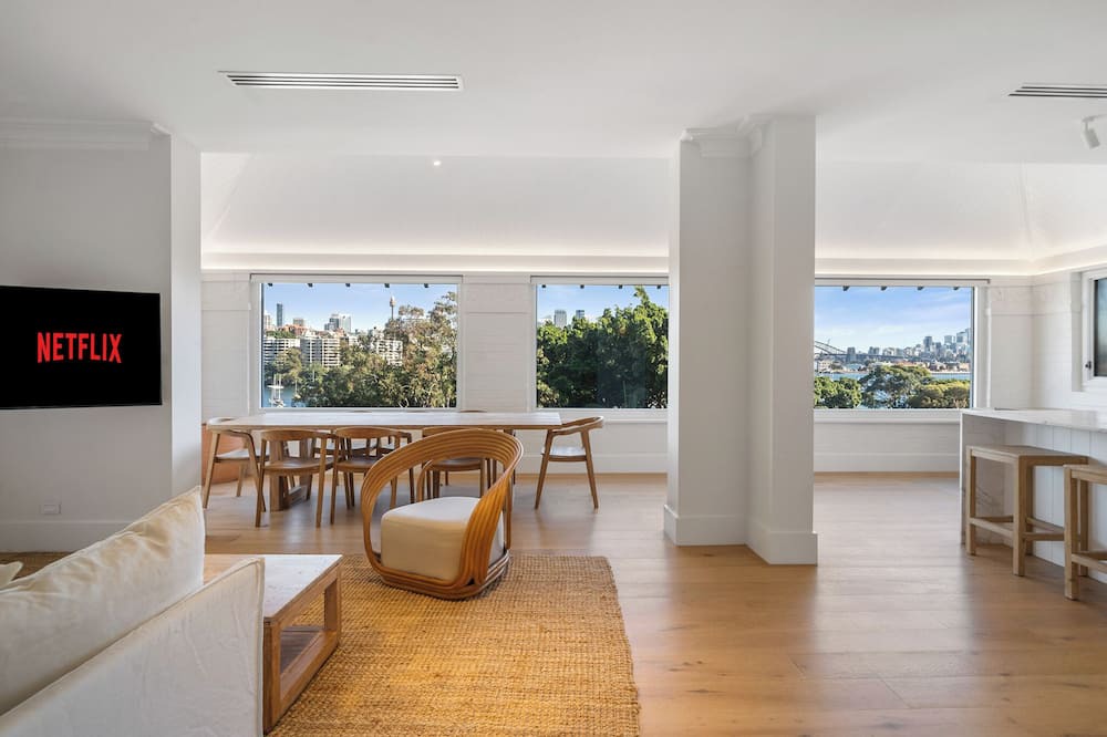 Darling Point Apartment | 3BR Entire Lvl Penthouse with Views Darling Point