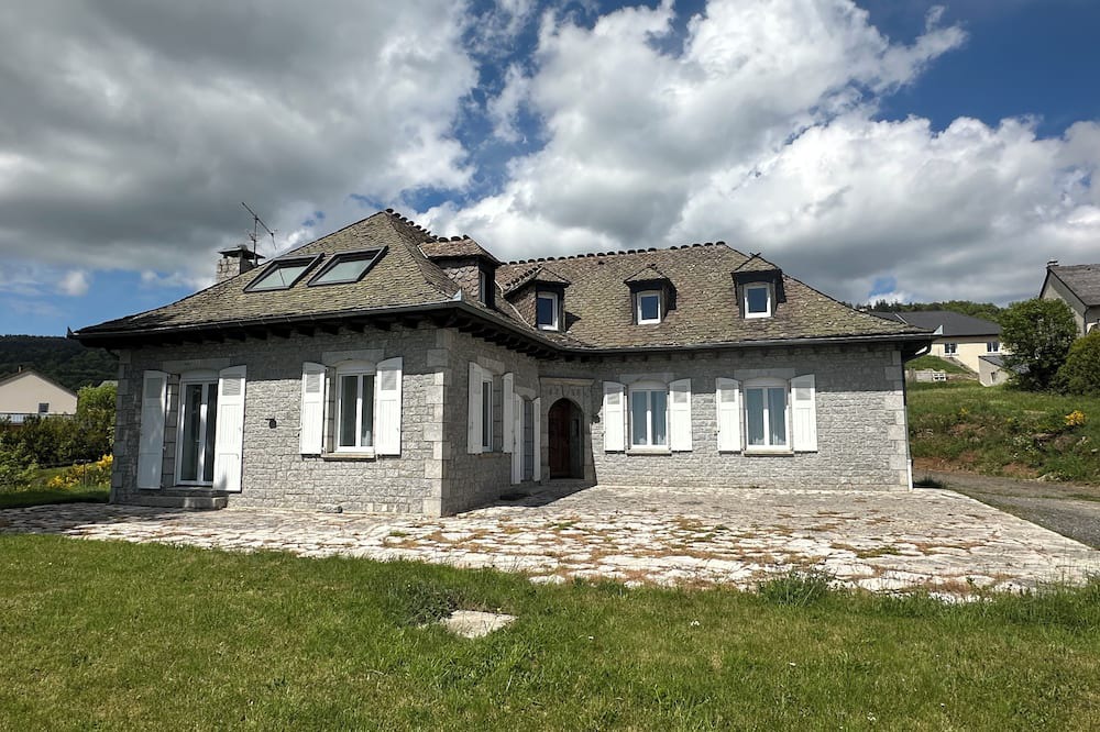 Chastel-Nouvel Villa | Quiet 150m2 vacation home