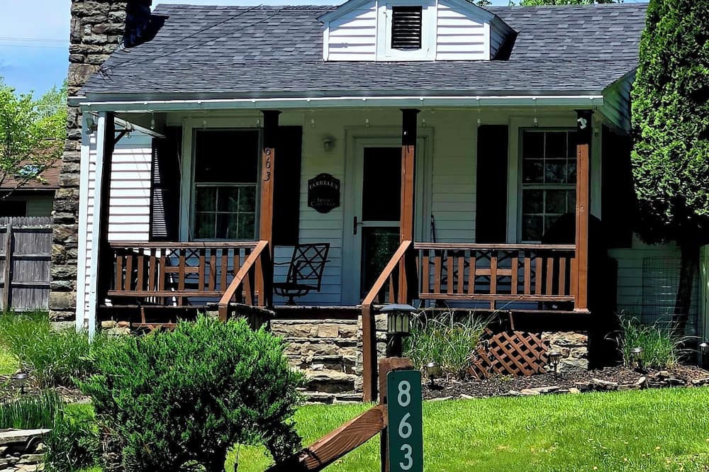 Greentown Cottage | Charming 2-bedroom cottage with AC, WiFi in serene Lake wallenpaupackview access