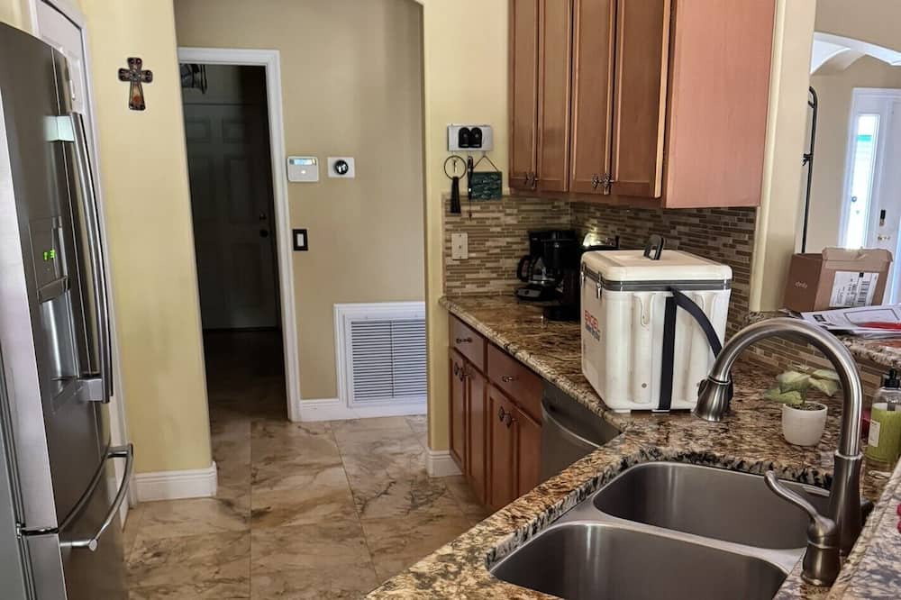 Sebastian Highlands House | Casa Palmera, comfortable 3-bedroom house in Sebastian with private back yard.