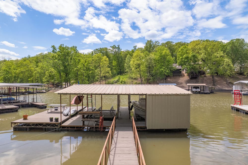 Camdenton House | Moss Hollow - Four bedroom house in quiet cove!