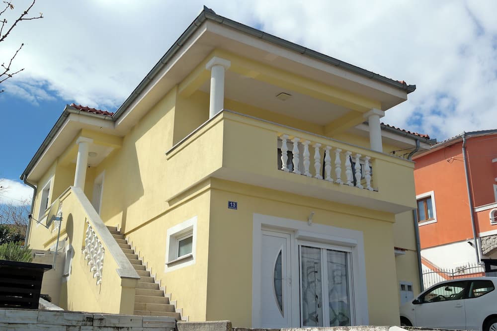 Buzdohanj Apartment | Comfortable apartment for rent, perfect for up to 4 guests