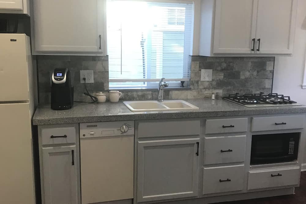 Napa Apartment | Bottle Rock Cozy studio in charming Napa 15-17 minutes walking to venue.