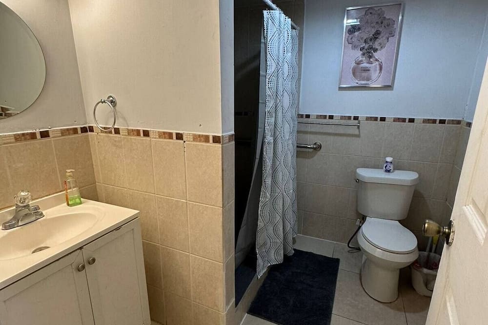 Bonanza Apartment | Charming 2-bedroom apartment with WiFi, AC in superb Laredo