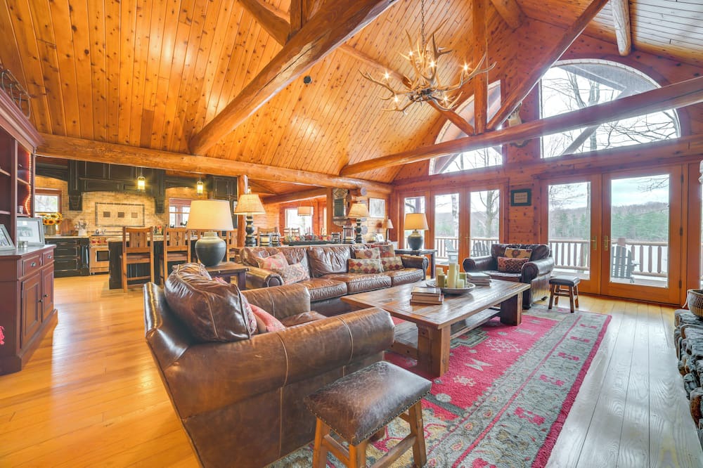 Levering Cabin | Deck + Beach Access: Lakefront Cabin in Levering!
