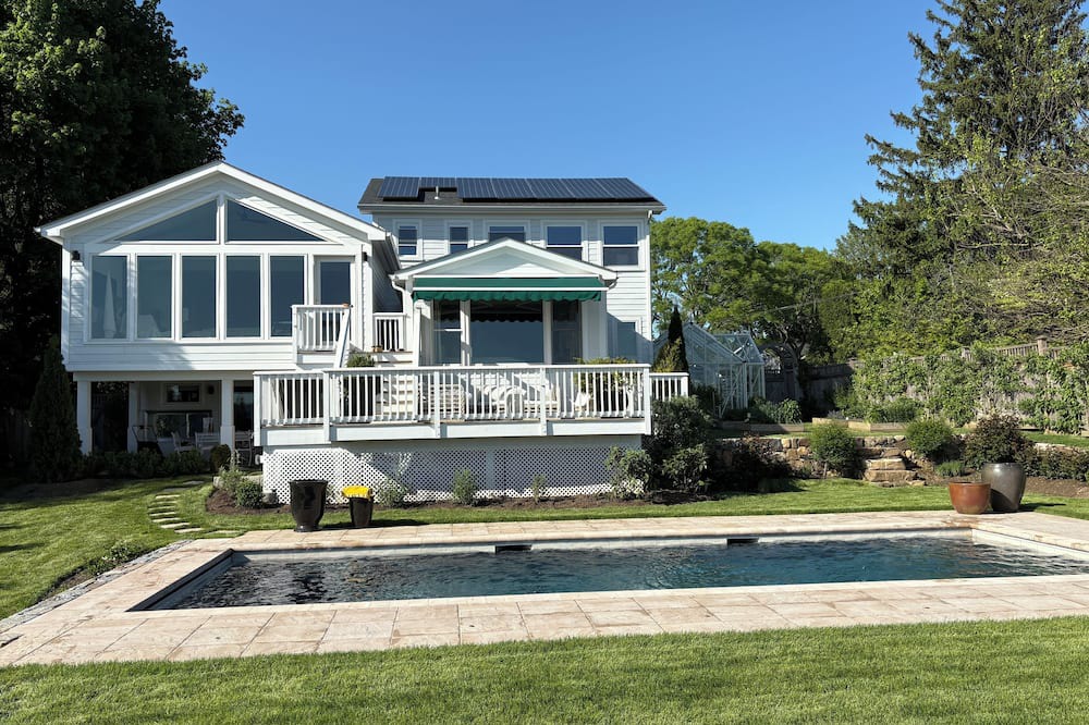 Montrose House | Hudson Valley Escape, Charming and Renovated