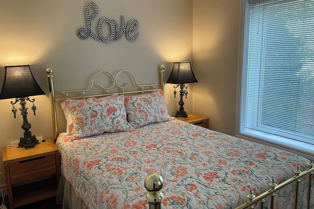 Cressy Apartment | Welcome to Sunset View – Your Lakeside Retreat in Prince Edward County